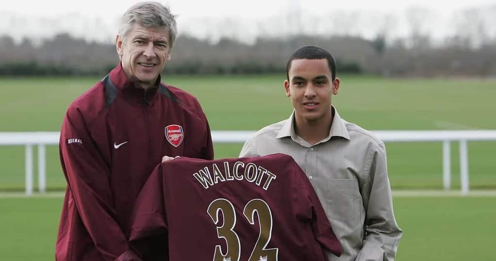 theo-walcott-signs-for-arsenal