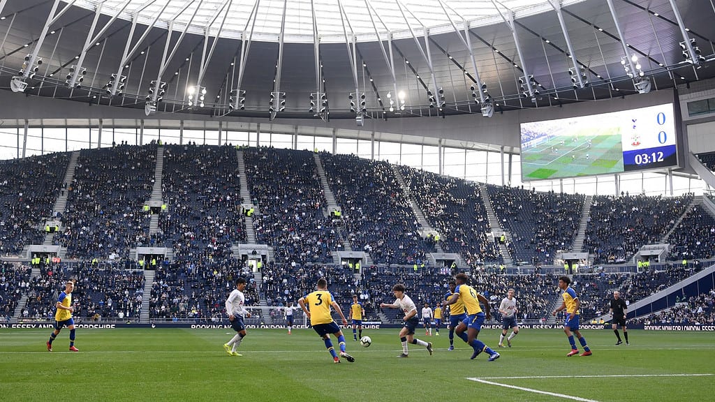 ทัวร์สนามสเปอร์ส